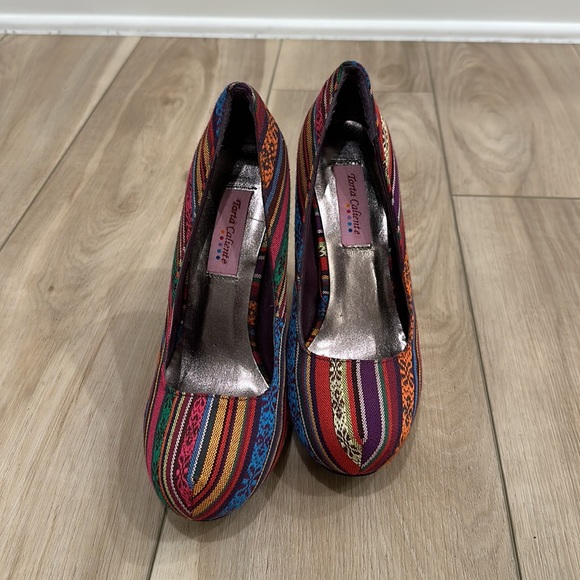 VGUC Women’s Torta Caliente Brand Size 7 High Heels Multi Colored Print - Picture 4 of 10